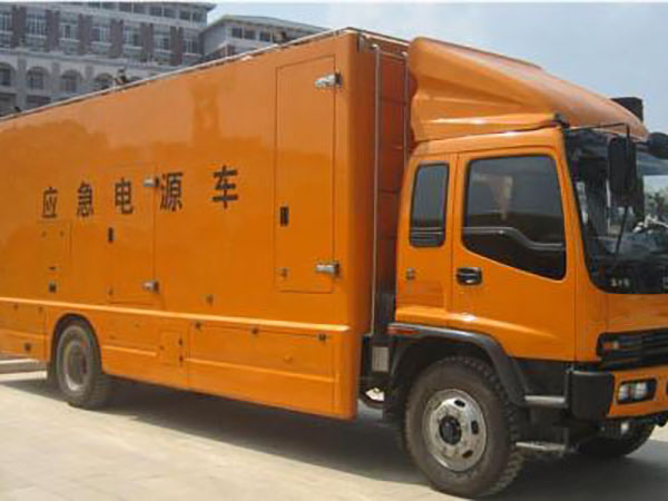 坡头冬季柴油发电机启动前，如何检查燃油系统中的积水？